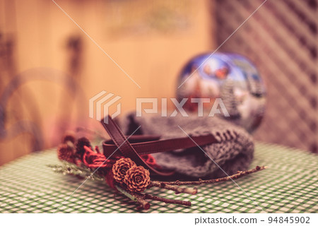 Christmas-like objects in the show window Warm colors Christmas-like objects in the show window Warm colors 94845902