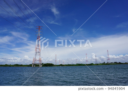 橫跨河流的電網 橫跨河流的電網 94845904