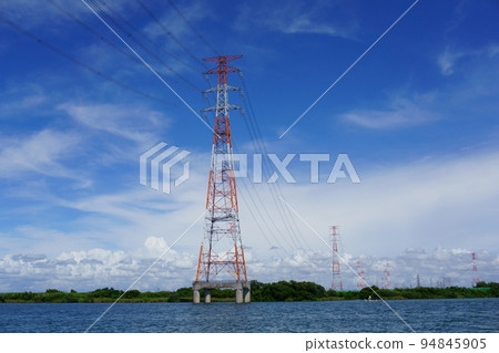 橫跨河流的電網 橫跨河流的電網 94845905