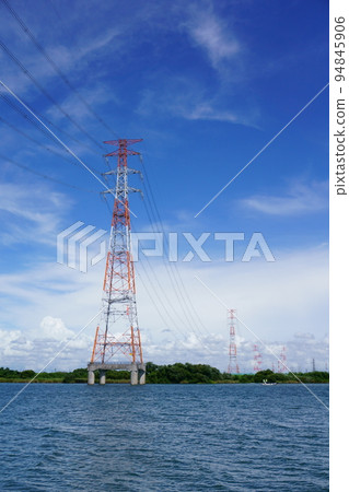 橫跨河流的電網 橫跨河流的電網 94845906