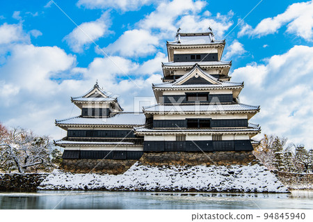 Matsumoto City, Nagano Prefecture Matsumoto Castle covered in snow Matsumoto City, Nagano Prefecture Matsumoto Castle covered in snow 94845940