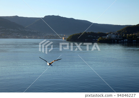 挪威卑爾根附近的狂野海岸線 挪威卑爾根附近的狂野海岸線 94846227