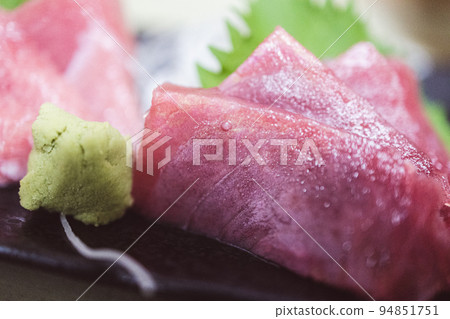 在三崎港吃到的藍鰭金槍魚 在三崎港吃到的藍鰭金槍魚 94851751