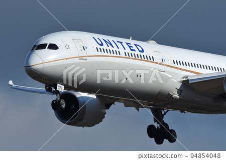 United Airlines passenger plane B787-10 94854048