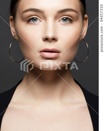 fashion portrait of Beautiful woman with jewelry 94857350