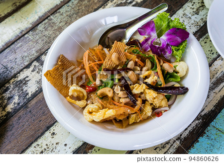 Thai food : three crisp spicy salad (fried fish maw, fried squid and cashew nuts) Thai food : three crisp spicy salad (fried fish maw, fried squid and cashew nuts) 94860626