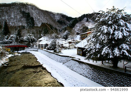 Morning in the snow scene, Heike's hidden village [Yunishikawa Onsen] 94861999