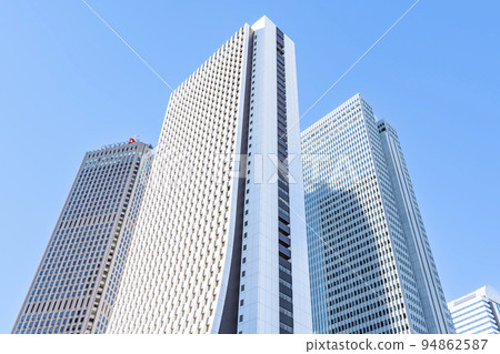 Tokyo's Shinjuku Ward, Japan's representative office district, the skyscrapers of Nishi-Shinjuku 94862587