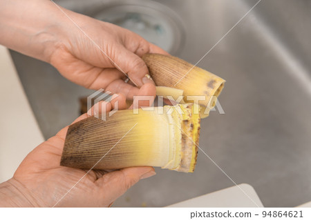 [Preparation for removing bamboo shoots, peeling] 94864621