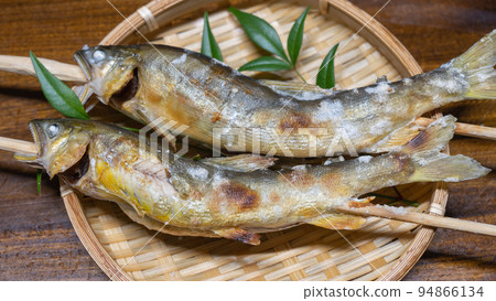 Salt-grilled salmon 94866134