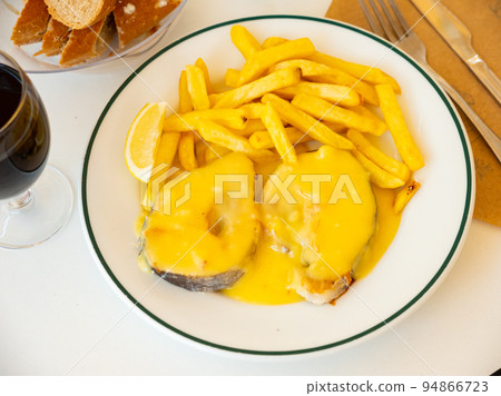 Stewed hake Merluza en salsa holandesa with potatoes Stewed hake Merluza en salsa holandesa with potatoes 94866723