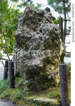 "Sazare-ishi", which is sung in the national anthem "Kimigayo" | Ataka Sumiyoshi Shrine, Komatsu City, Ishikawa Prefecture "Sazare-ishi", which is sung in the national anthem "Kimigayo" | Ataka Sumiyoshi Shrine, Komatsu City, Ishikawa Prefecture 94867033