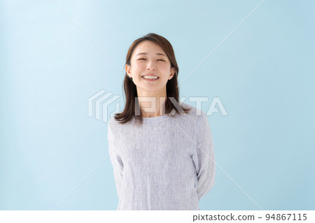 30多歲女人的肖像 94867115