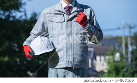 穿著工作服打領帶的男士 | 建築業形象 94867169
