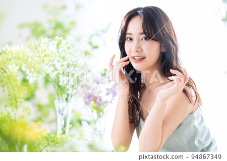 Female beauty beauty make-up skin care 94867349