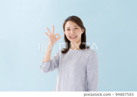 30多歲女人的肖像 94867583