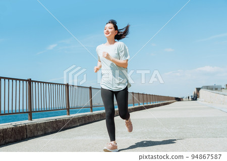 慢跑的女人 94867587
