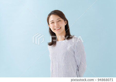30多歲女人的肖像 94868071