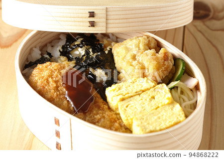 Seaweed bento with dashi-rolled omelet and tenderloin cutlet 94868222