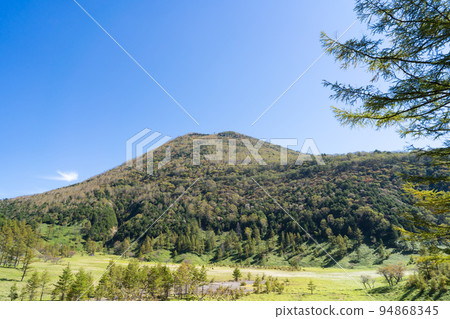 從日沼看到的山王初見山(日光國立公園的切里湖和切里湖遠足路線) 從日沼看到的山王初見山(日光國立公園的切里湖和切里湖遠足路線) 94868345