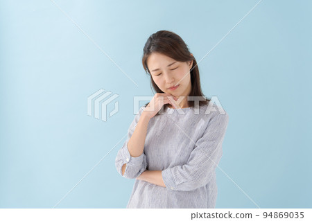 A woman face woman A woman face woman 94869035