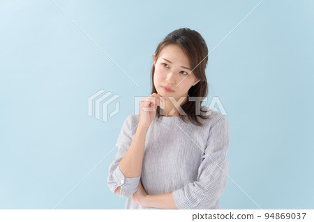 A woman face woman 94869037