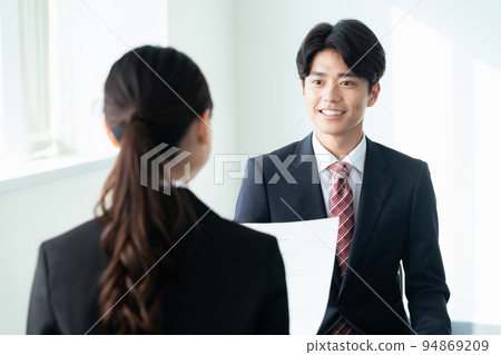 大學生接受采訪 94869209