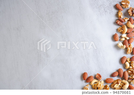 Nutritious and healthy mixed nuts Nutritious and healthy mixed nuts 94870081