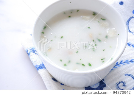 Clam chowder packed with shellfish flavor Clam chowder packed with shellfish flavor 94870942