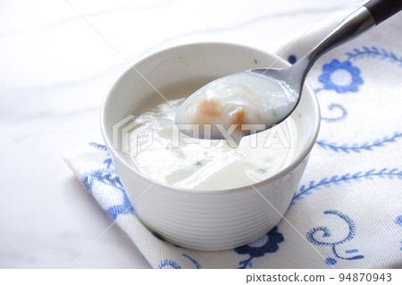 Clam chowder packed with shellfish flavor 94870943