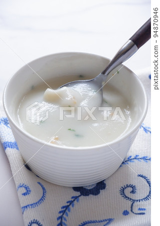 Clam chowder packed with shellfish flavor 94870946