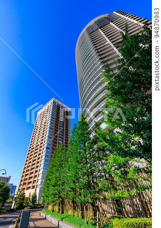 東京品川區大崎的城市景觀,目黑河沿岸的塔式公寓 東京品川區大崎的城市景觀,目黑河沿岸的塔式公寓 94870983