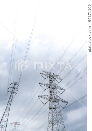多雲天氣下的輸電塔 多雲天氣下的輸電塔 94871106