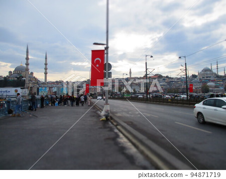 伊斯坦布爾加拉塔橋上的西洋鏡風格 94871719