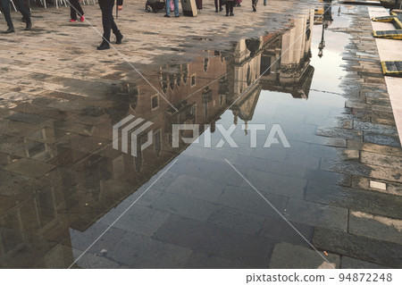 evening street reflectio 94872248