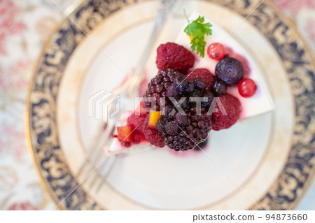漿果蛋糕的頂部視圖 94873660