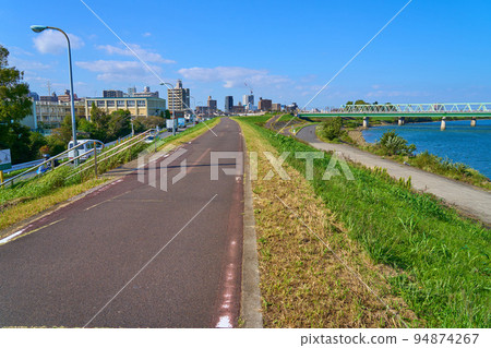 From Edogawa riverbed in Kanamachi, Katsushika-ku, Tokyo toward Shin-Katsushikabashi 94874267