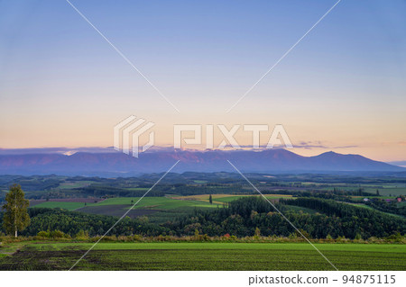 北海道旭川市黃昏時分從修道之丘看到的風景 94875115