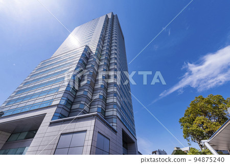 Setagaya Business Square building in front of Yoga Station on the Tokyu Den-en-toshi Line 94875240