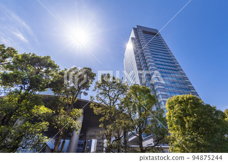 Tokyu Den-en-toshi Line "Yoga" Station and "Setagaya Business Square" building 94875244