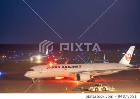 Airport at night Airplane taxiing Chitose City, Hokkaido Airport at night Airplane taxiing Chitose City, Hokkaido 94875551