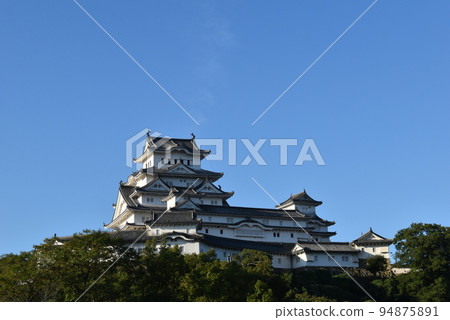 姬路城堡和藍天 94875891