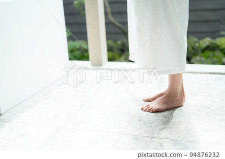 feet in the bathroom 94876232