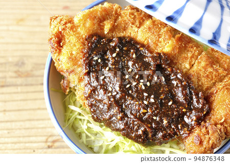 大白菜味噌豬排蓋飯鳥瞰圖 94876348