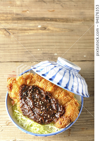A bird's-eye view of the miso katsudon with plenty of cabbage A bird's-eye view of the miso katsudon with plenty of cabbage 94876353