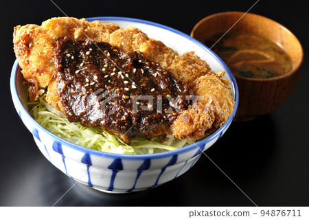 味噌炸豬排和大白菜味噌湯 94876711