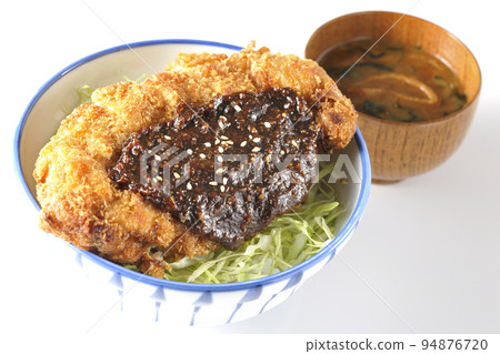 味噌炸豬排和大白菜味噌湯 94876720