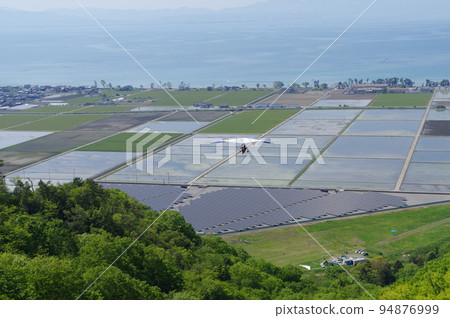 帶著琵琶湖作為包包從古神山進行懸掛式滑翔 帶著琵琶湖作為包包從古神山進行懸掛式滑翔 94876999