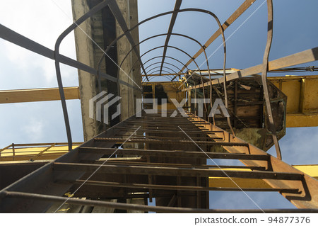Personal perspective to the Safety metal ladder 94877376