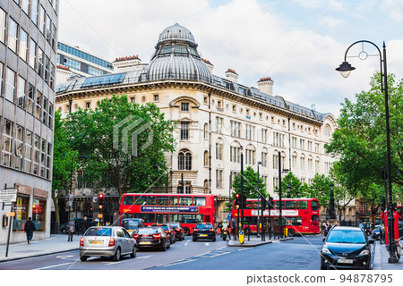 倫敦的早晨,羅素廣場 *部分柔和的焦點 倫敦的早晨,羅素廣場 *部分柔和的焦點 94878795